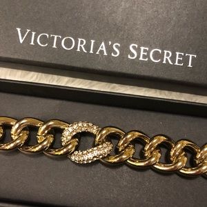 ❤️Victoria’s Secret chain link bracelet -gold tone